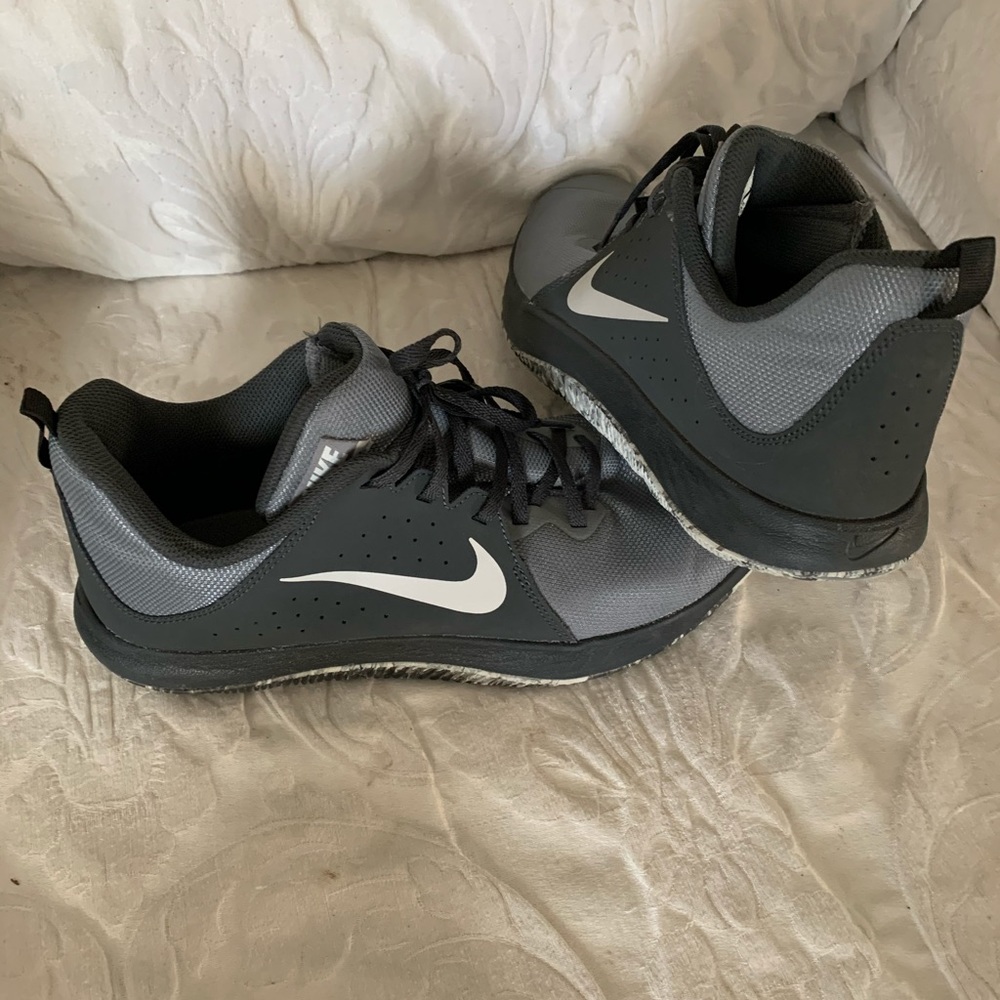 Nike Fly By Low 10.5 grey